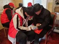 石家庄铁路技工学校志愿活动-教老人玩转手机